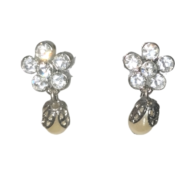 Silvertone earring with pearl beads - Picture 3 of 9